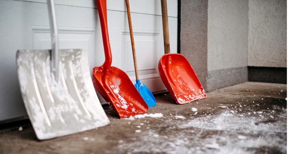 cleaning-snow-equipment.jpg_s=1024×1024&w=is&k=20&c=uV_p_JuIagLC150IeoRs-NXi4OK8X8eieX80qSG1l8k=